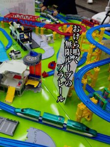 おけら鳴く無限ループのプラレール
